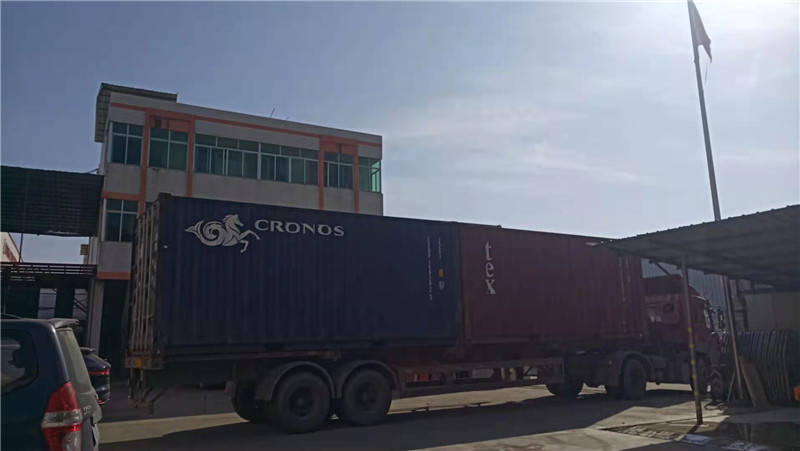  The first container in 2021 ：Stone and tiles cutting machine to Middle East(图1)