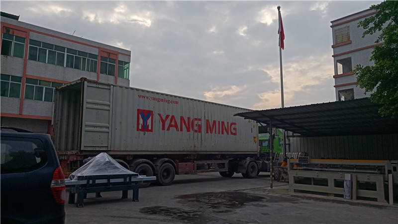 The Third  container loading in 2021! Tiles cutting machine exported to Iraq(图1)