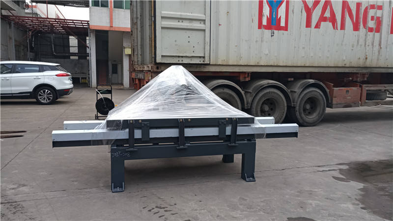 The Third  container loading in 2021! Tiles cutting machine exported to Iraq(图3)