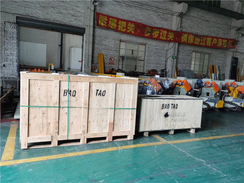 Ceramic tile cutting machine is binding wooden box(图1)