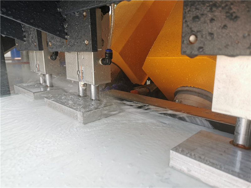 A chamfering cutting machine for sintered stone and porcelain slab