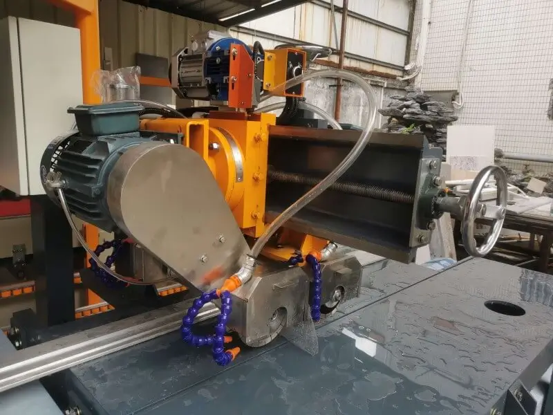 BT1800 PLC 2 Heads Multi-Function Manual Tiles Cutting Machine(图10) 数控手推 (2).webp